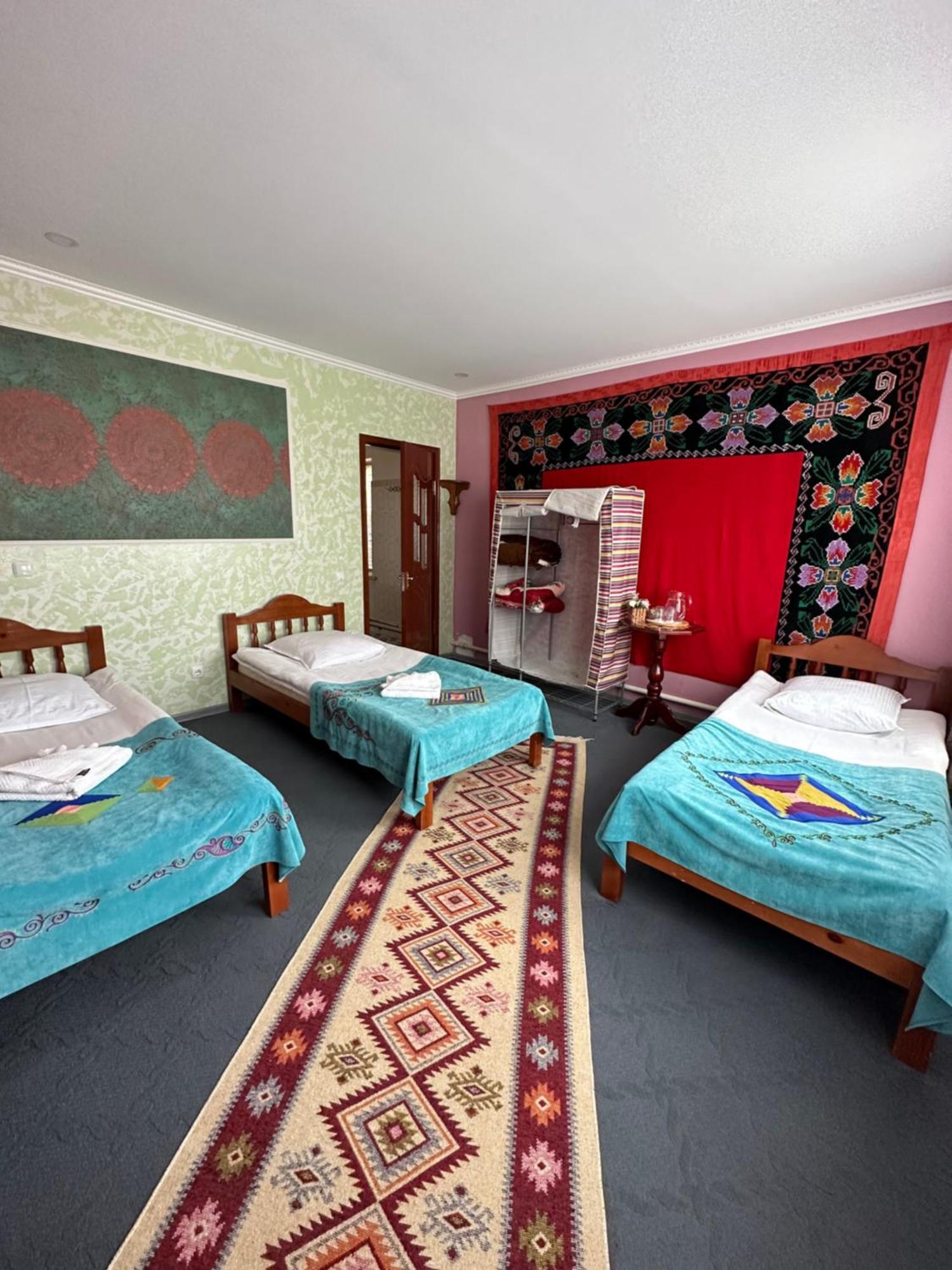 Guest House Emily Bokonbayevo Extérieur photo