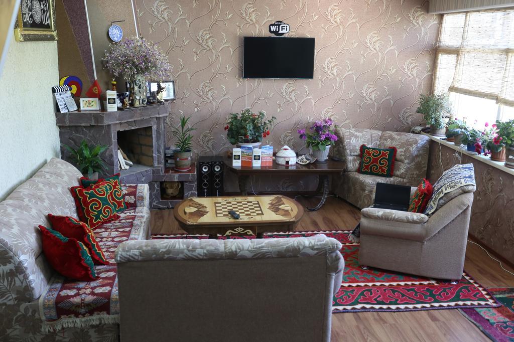 Guest House Emily Bokonbayevo Extérieur photo